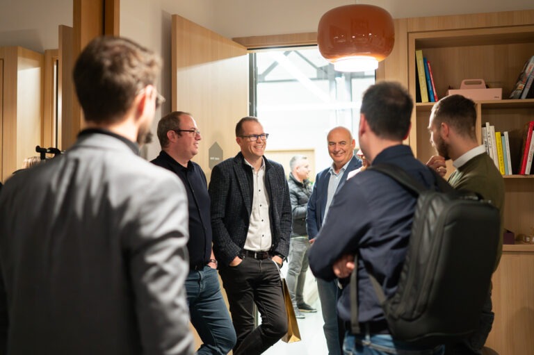 Omnichannel Hub: Globális techszereplő delegációja érkezett a meetupra